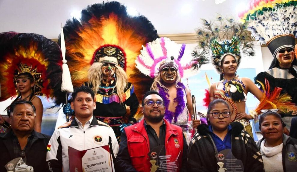 Reconocimiento al conjunto Tobas Zona Sud por el Día del Folklore