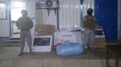 Contrabando en Tarija: Base naval Bermejo incauta televisores y ropa usada