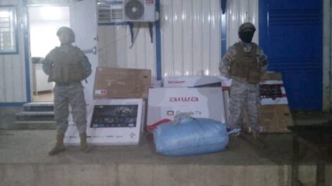 Contrabando en Tarija: Base naval Bermejo incauta televisores y ropa usada