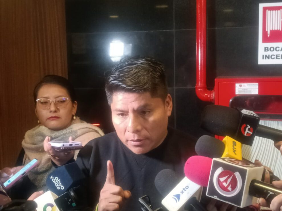 Leonardo Loza denuncia manipulación política en créditos económicos