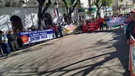 paro de salud en Tarija por impago del bono de vacunación