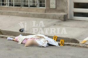 Mujer fallece tras lanzarse desde la azotea en Oruro