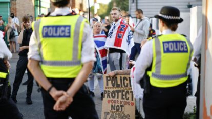 Protestas en Reino Unido contra alojamiento de migrantes