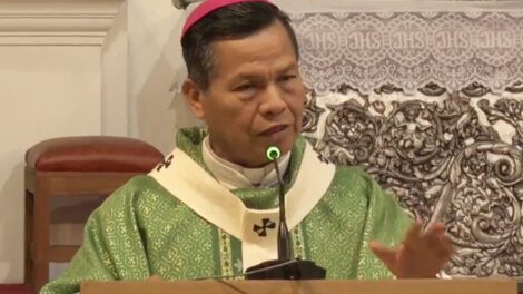 Iglesia pide a candidatos dejar insultos y priorizar propuestas en balotaje