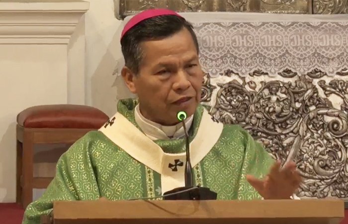 Iglesia pide a candidatos dejar insultos y priorizar propuestas en balotaje