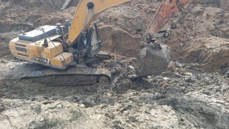 Rescatan a los trabajadores tras deslizamiento en mina de los Yungas