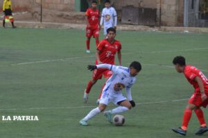 AFIZ regresa al fútbol orureño con derrota en su debut frente a Escara