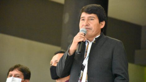 Damián Condori cuestionado por su retorno como gobernador