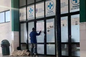 Bono adeudado trabajadores de salud en Santa Cruz