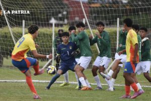 Selección boliviana Sub-17 en partido amistoso contra Colombia