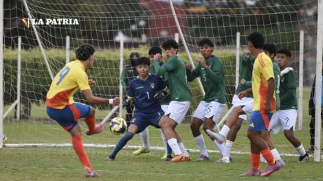 Selección boliviana Sub-17 en partido amistoso contra Colombia
