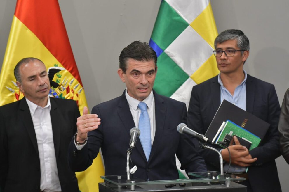 Rodrigo Paz coordina transición pacífica en Bolivia