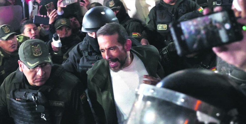 Luis Fernando Camacho aguarda otra audiencia mientras su familia espera su pronto retorno a Santa Cruz