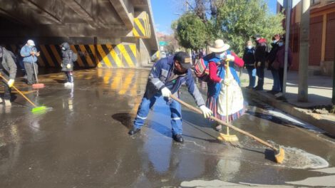 Limpieza parqueo Paso a Desnivel
