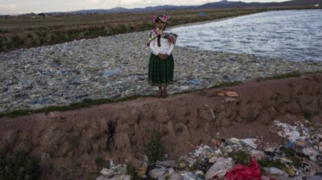 Contaminación del Lago Titicaca