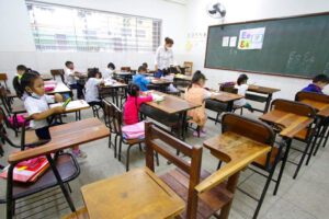 Calendario escolar Santa Cruz se extiende hasta diciembre