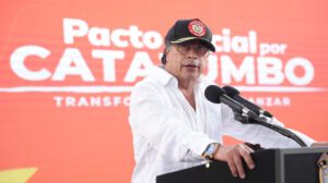 Petro envía 25 mil soldados a la frontera con Venezuela