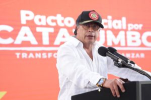 Petro envía 25 mil soldados a la frontera con Venezuela