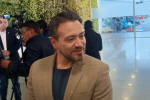 Bolivia en piloto automático según el diputado Alejandro Reyes