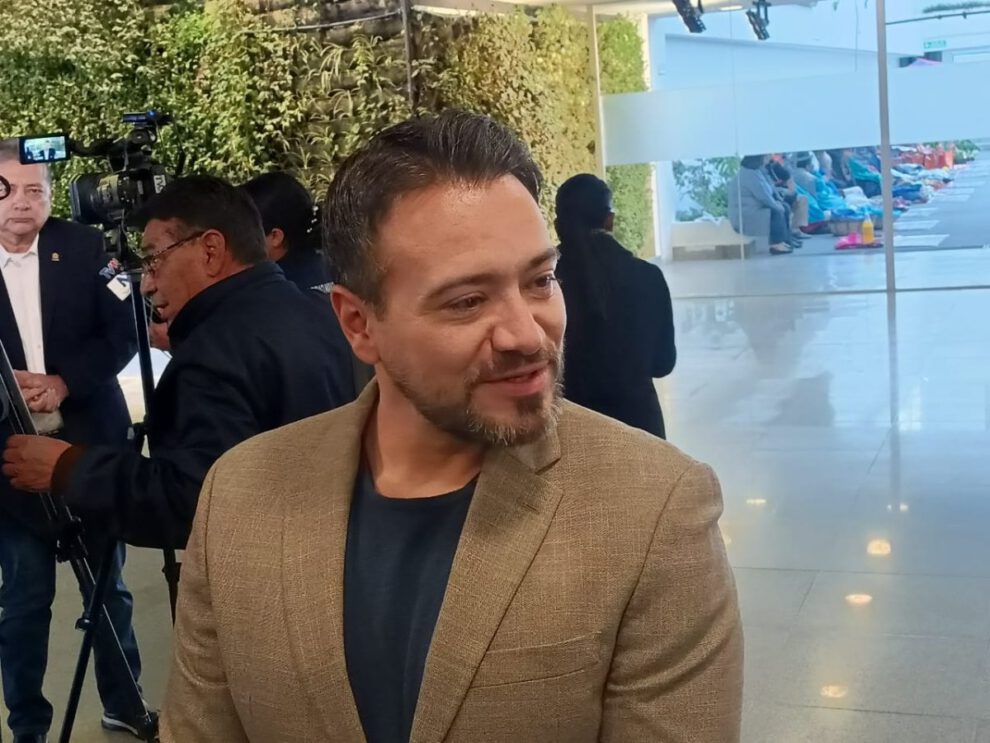 Bolivia en piloto automático según el diputado Alejandro Reyes