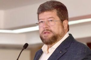 capitalismo con rostro humano en el contexto del Decreto 21060