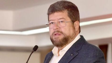 capitalismo con rostro humano en el contexto del Decreto 21060