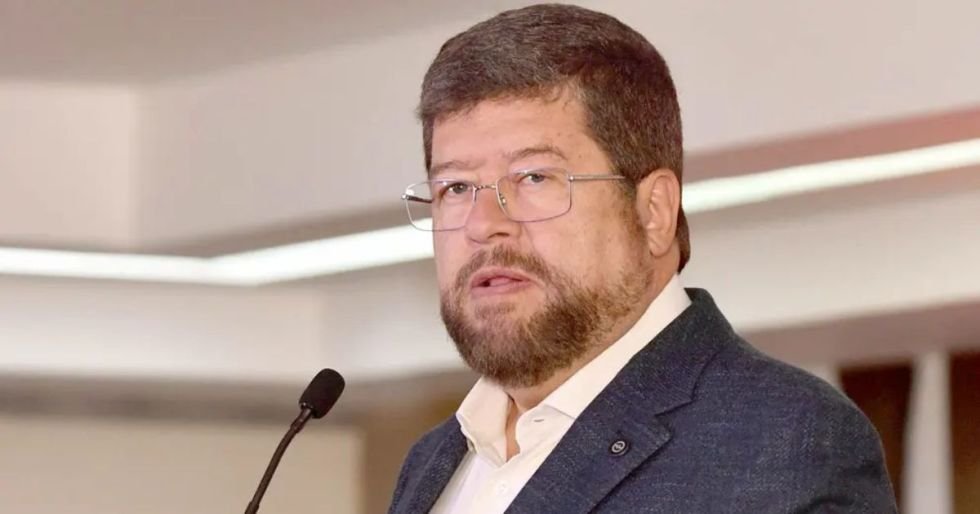 capitalismo con rostro humano en el contexto del Decreto 21060