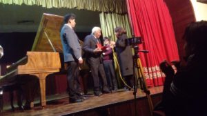 Crisólogo Quintanilla recibe la medalla al mérito por su trayectoria musical