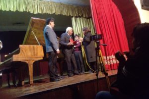 Crisólogo Quintanilla recibe la medalla al mérito por su trayectoria musical