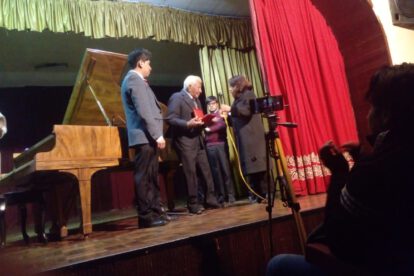 Crisólogo Quintanilla recibe la medalla al mérito por su trayectoria musical