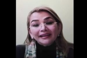 Jeanine Añez en la audiencia