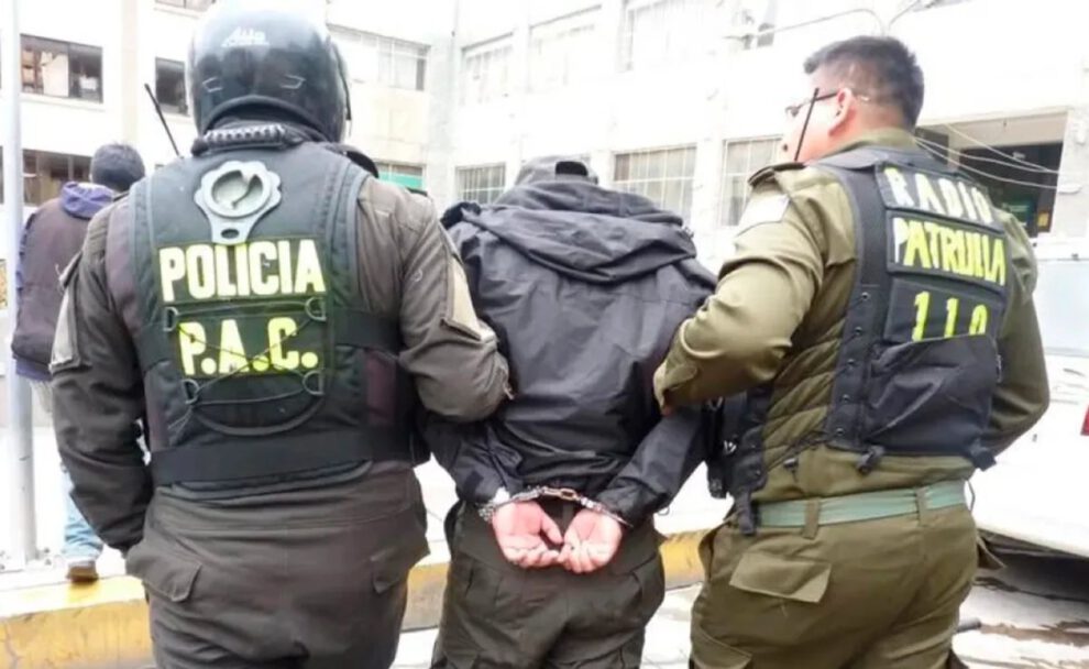 Aprehenden a cuatro policías por secuestro y extorsión