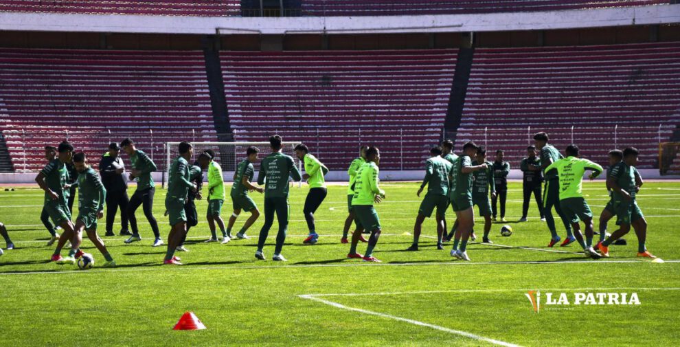 Selección Nacional en entrenamiento para partido contra Colombia