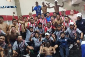 Celebración de los jugadores de CD Guadalajara tras el triunfo ante Unión Tarija