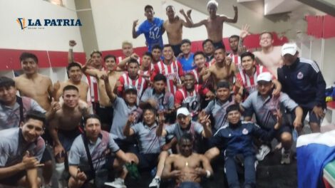 Celebración de los jugadores de CD Guadalajara tras el triunfo ante Unión Tarija