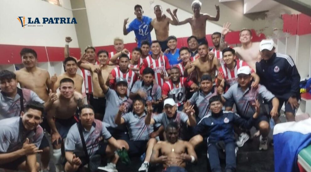 Celebración de los jugadores de CD Guadalajara tras el triunfo ante Unión Tarija