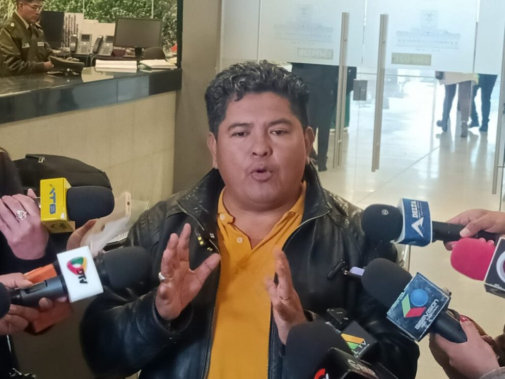 Camacho no respaldará a ningún candidato según diputado Andrés Romero