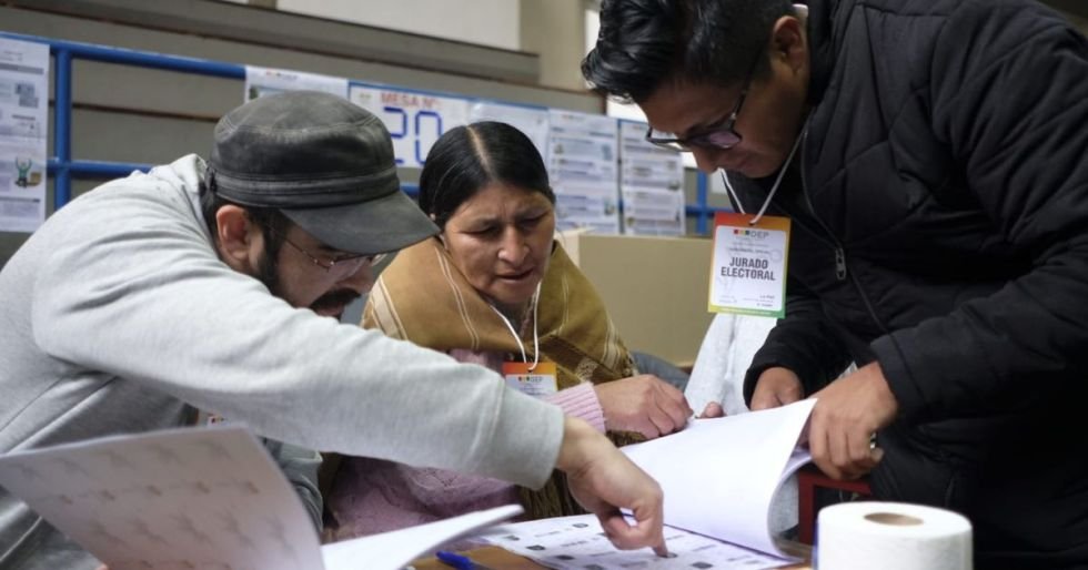 Desembolso al TSE para balotaje entre Paz y Quiroga