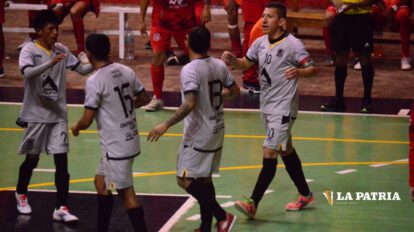Morales Moralitos festeja el triunfo en la Liga Nacional de Futsal