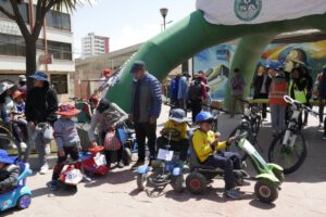 Carrera de Cochecitos Sin Motor en Oruro