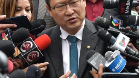 Chi Hyun Chung apoya a Tuto Quiroga en segunda vuelta electoral
