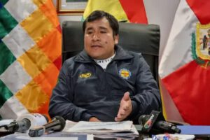 Israel Huaytari falsificación de documentos