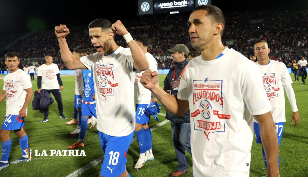 Celebran los jugadores de la selección paraguaya por su retorno a la competencia Mundial