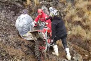 Rescate de motociclistas perdidos en cerro Merceditas