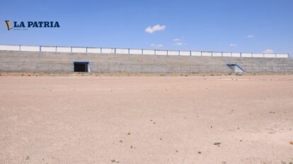 Césped sintético en estadio AFO en riesgo por observaciones de Conmebol