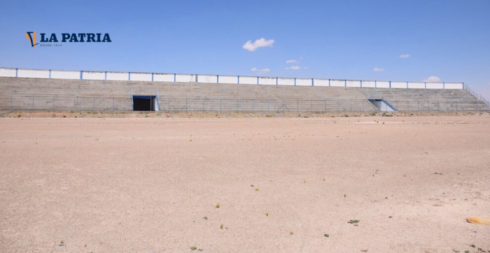 Césped sintético en estadio AFO en riesgo por observaciones de Conmebol