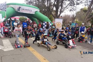 Día del Peatón Oruro con carrera de coches sin motor