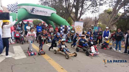 Día del Peatón Oruro con carrera de coches sin motor