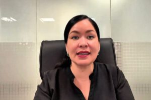 Denuncia sobre contratos irregulares presentada por Janira Román