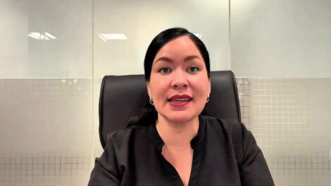 Denuncia sobre contratos irregulares presentada por Janira Román